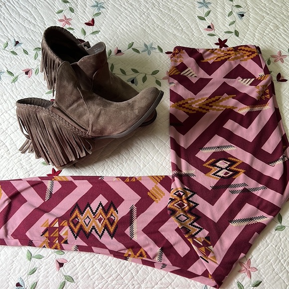 Lularoe Tall & Curvy Aztec Print Leggings - Picture 7 of 7